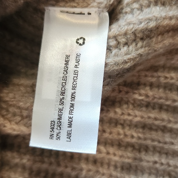 CASHMERE SWEATER VEST - Picture 4 of 7